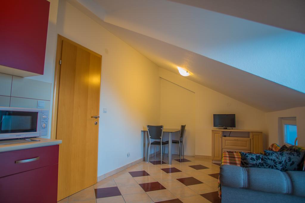 Apartments Nina Promajna Exterior foto